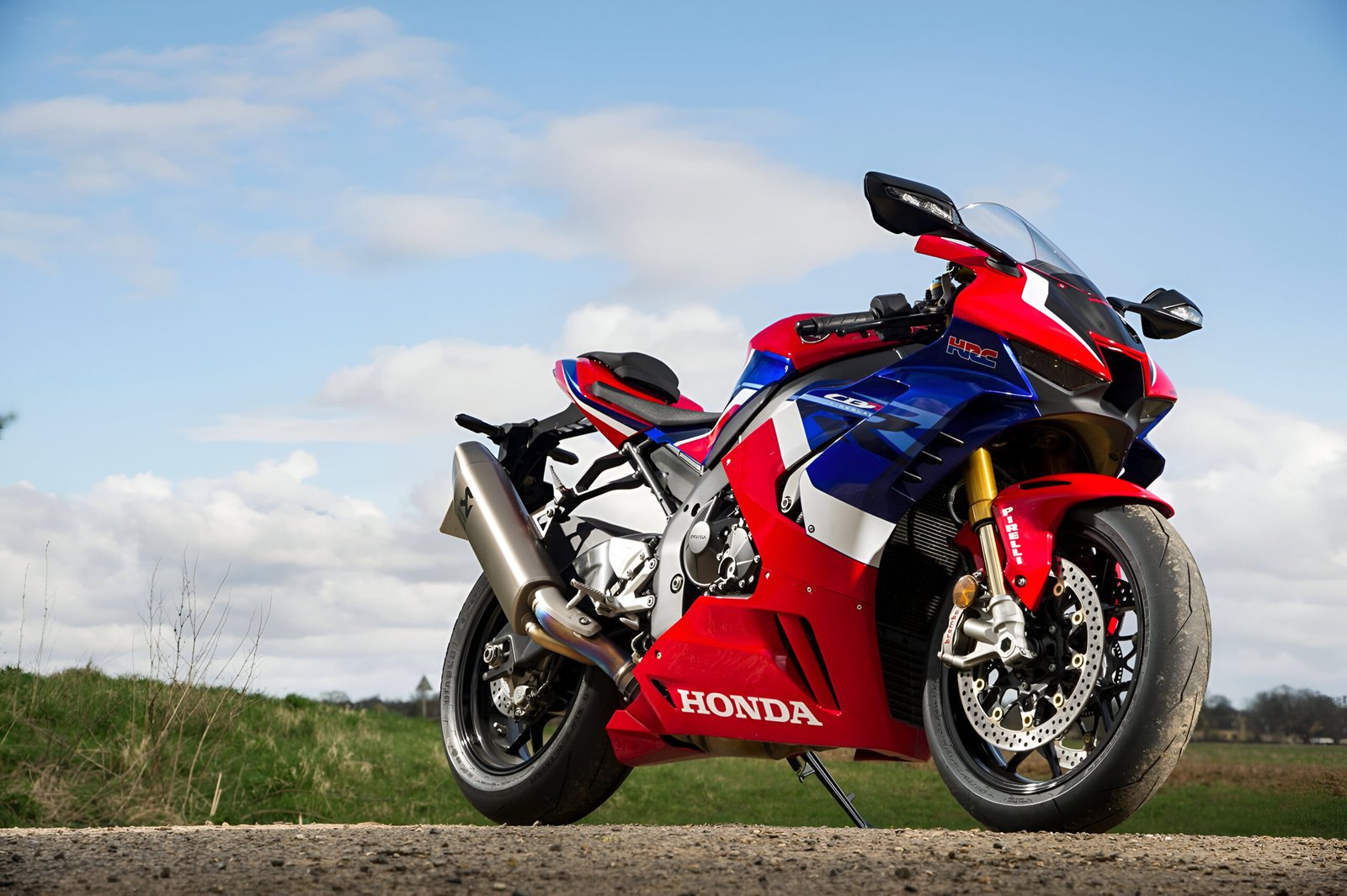 The New Honda CBR1000RR Super Bike Has Arrived To Add To The Glory Of The Riders, with Luxury Features and 998cc Engine with Hybrid Technology